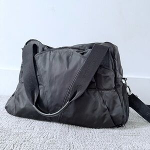 Ivivva by Lululemon Black Duffle Bag – Girls’ Active Gym Bag – Discontinued